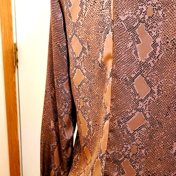 Nice button down top sz Small - Picture 10 of 11